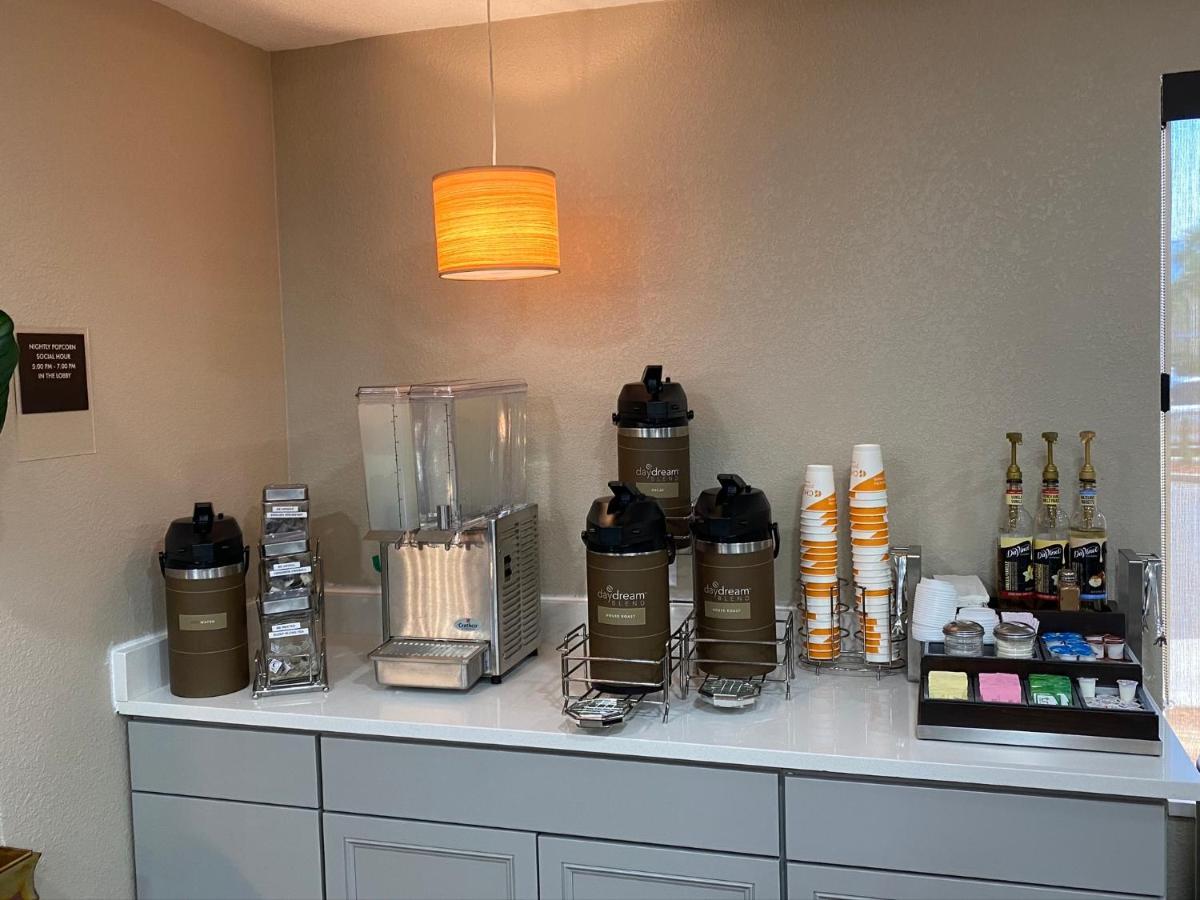 Econo Lodge Choice Hotels I 95 Savannah Gateway 24 Hour Fitness Center On Site Guest Laundry On Site Perkins Restaurant Georgetown Bagian luar foto